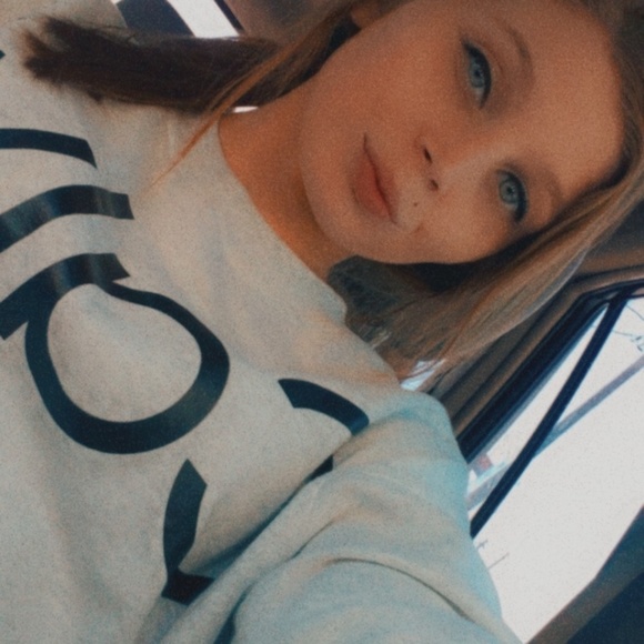 Meet your Posher, Tori - Picture 1 of 1